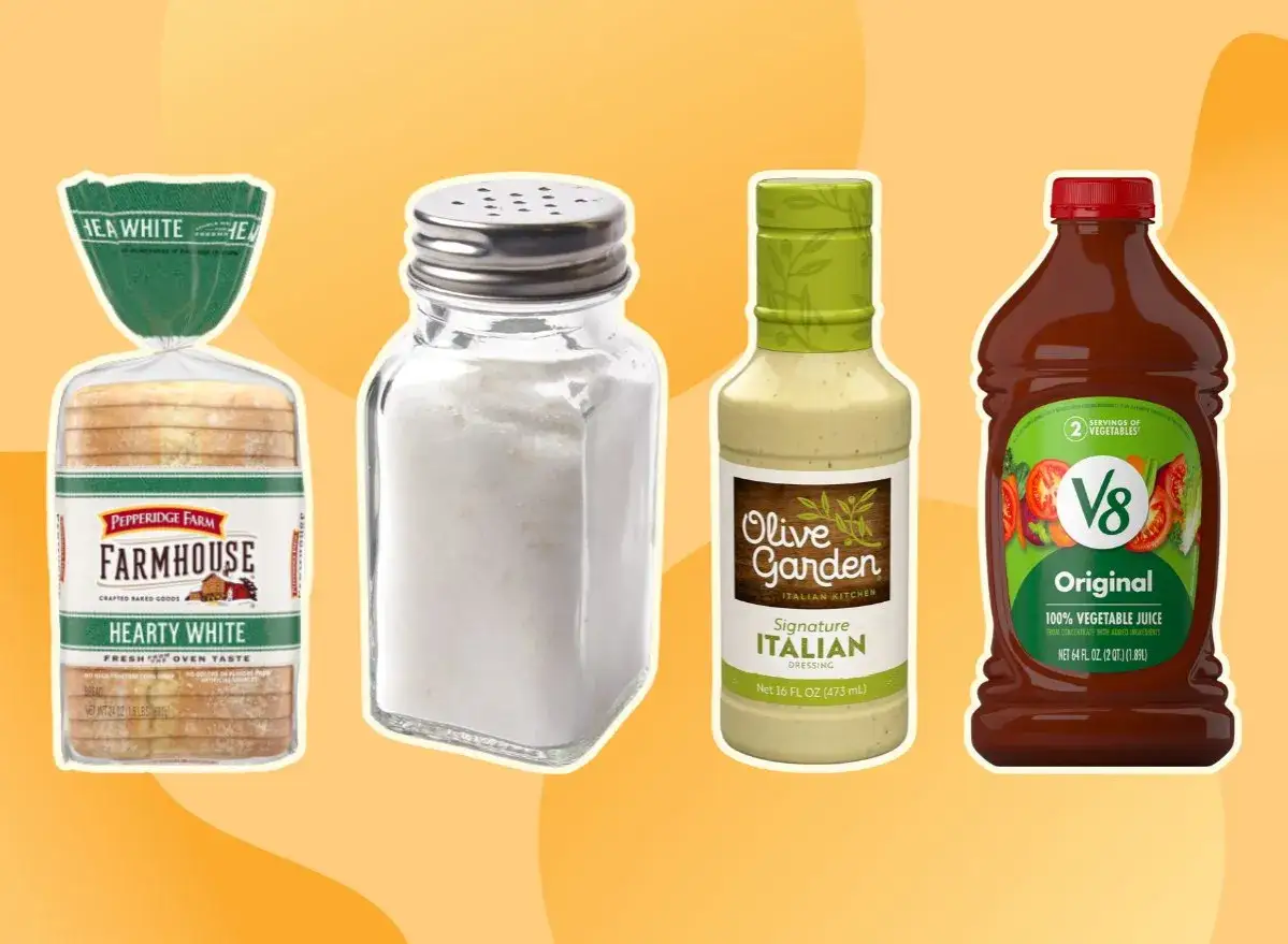 Pane bianco, sale, condimento italiano e succo di verdura V8: ecco alcuni degli **20 alimenti che alzano la pressione**.
