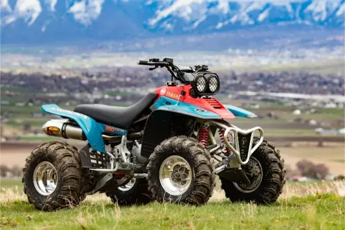 Zdjęcie Yamaha Warrior 350 ile ma koni? Moc silnika i osiągi quada.