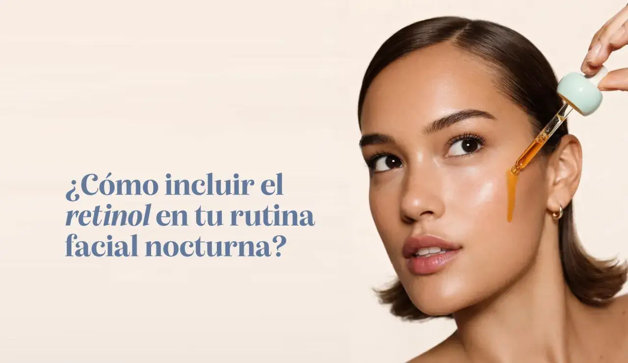 Una mujer aplica un sérum de retinol en su rostro. Descubre para qué sirve el retinol y cómo integrarlo en tu rutina nocturna.