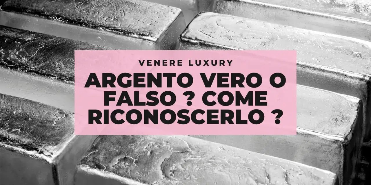 Lingotti d'argento grezzo, con testo sovrapposto: 