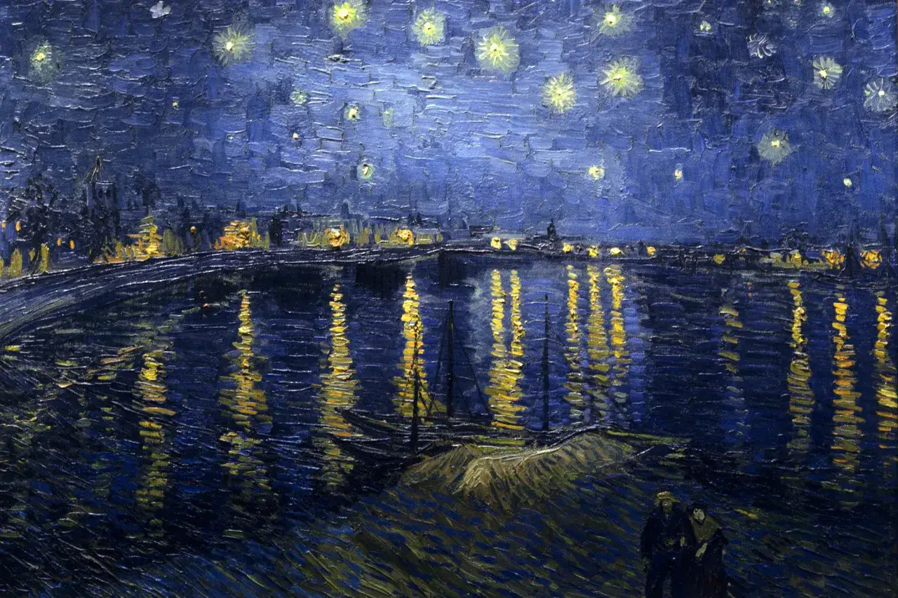 Une analyse de la nuit &eacute;toil&eacute;e de Van Gogh : le ciel tourbillonnant, les lumi&egrave;res de la ville et les reflets sur l'eau cr&eacute;ent une sc&egrave;ne nocturne vibrante.
