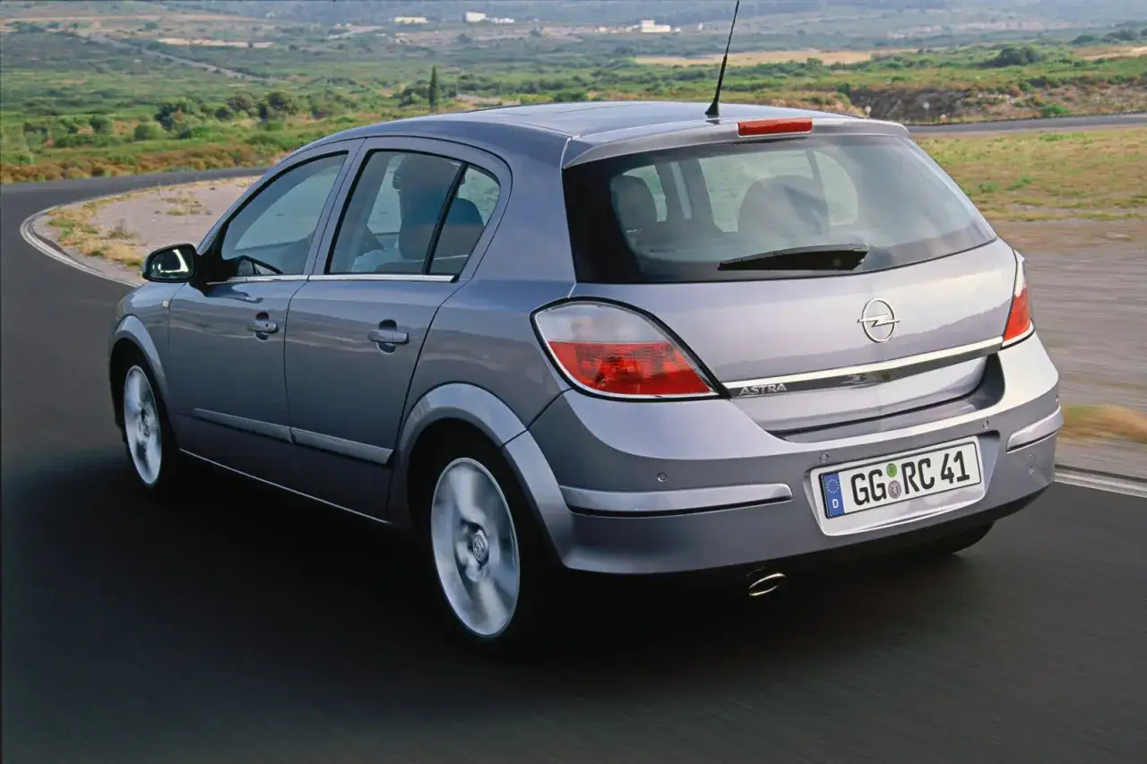 Opel Astra 1.7 CDTI 100cv en carretera. A pesar de su buen diseño, algunos propietarios han reportado problemas.