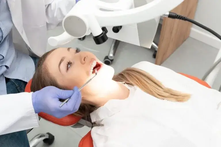 Dentysta leczenie ropnia dziąsła drenaż
