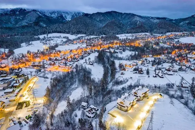 Zakopane panorama zimą z Giewontem