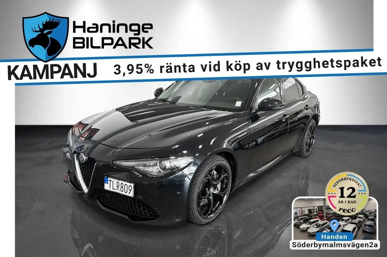 Svart Alfa Romeo begagnad i kampanj hos Haninge Bilpark med 3,95% r&auml;nta. Rekommenderad 12 &aring;r i rad.