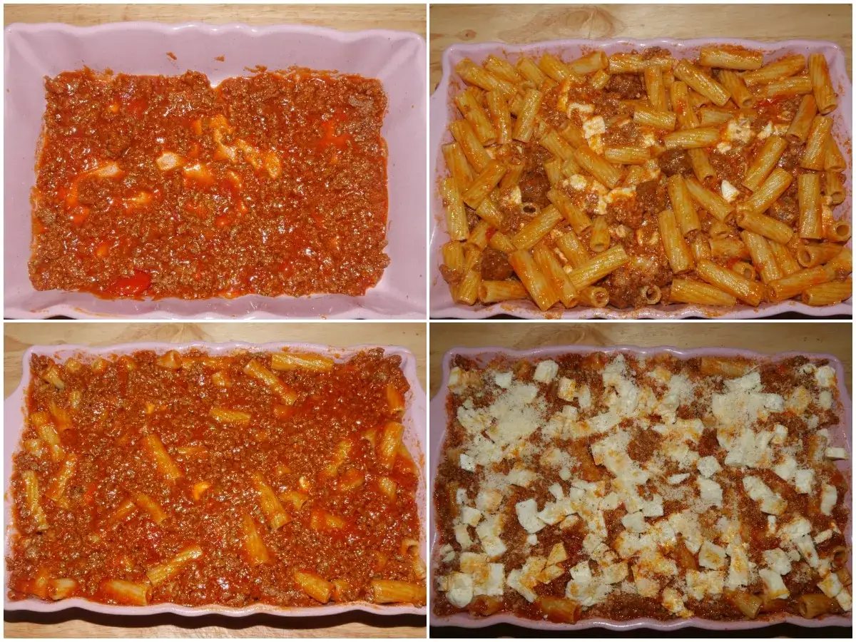 Preparazione della pasta al forno: strati di rag&ugrave;, pasta e formaggio in una teglia rosa.