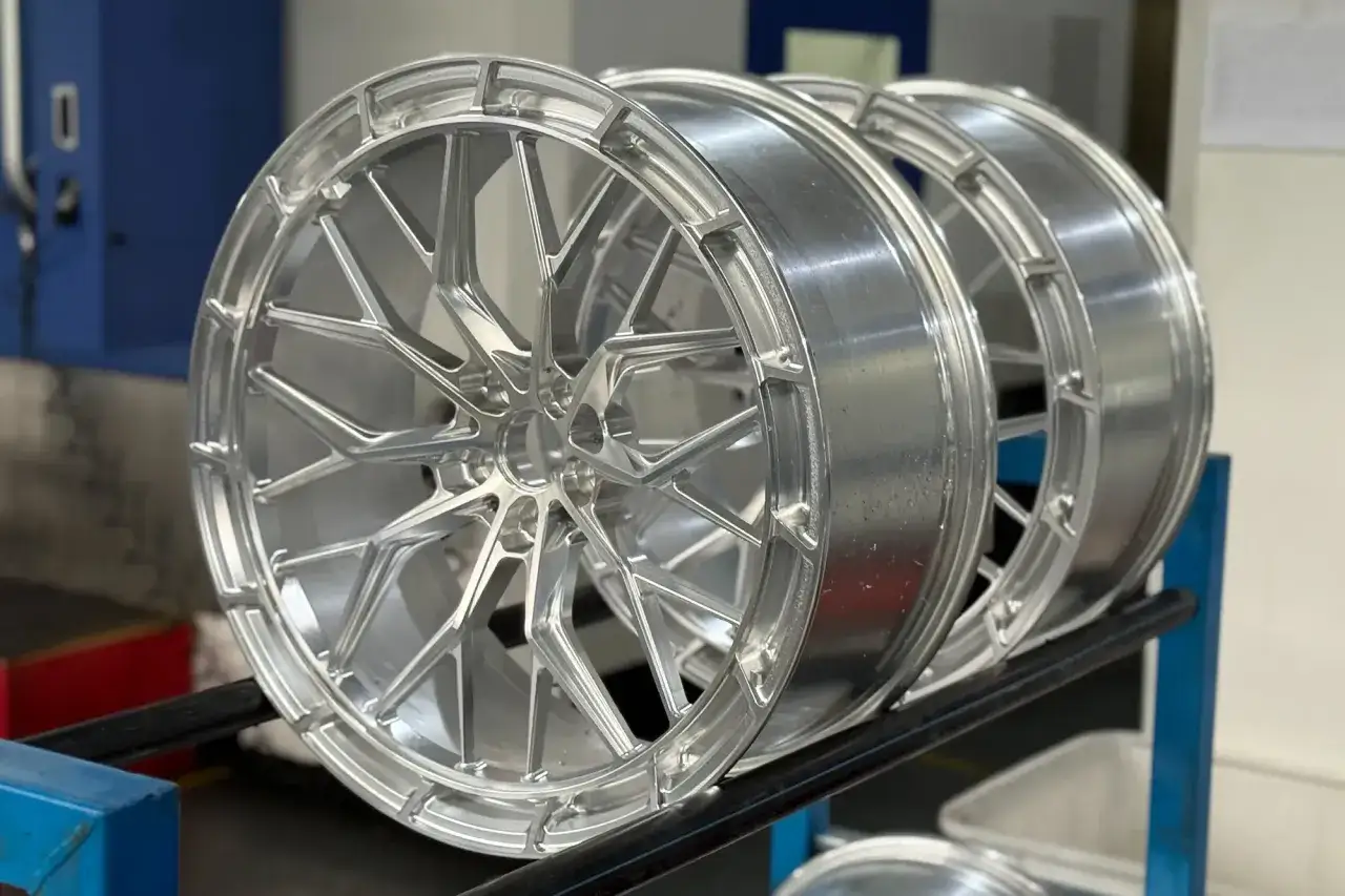 rodzaje felg aluminiowych kute odlewane flow forming porównanie