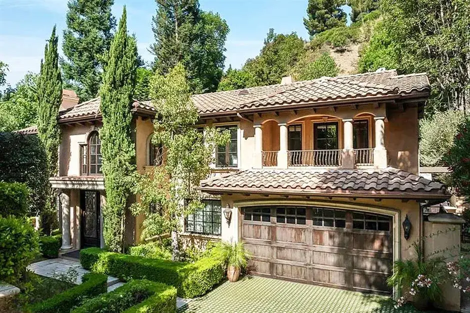 Zdjęcie Kim K Hollywood houses: Odkryj najlepsze nieruchomości i ceny