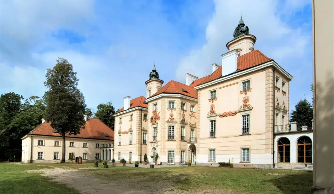Zdjęcie Pałac w Otwocku Wielkim - barokowa perła Mazowsza zaprasza turystów