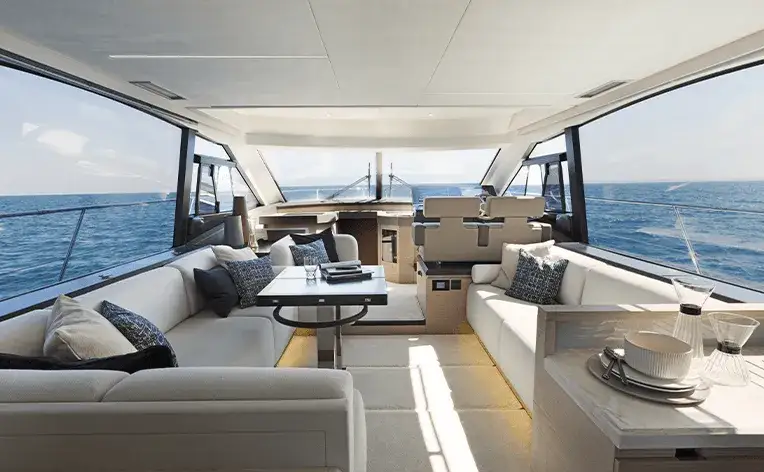 Zdjęcie Boot mit Motor: W&auml;hlen Sie das perfekte Motorboot f&uuml;r Ihre Bed&uuml;rfnisse