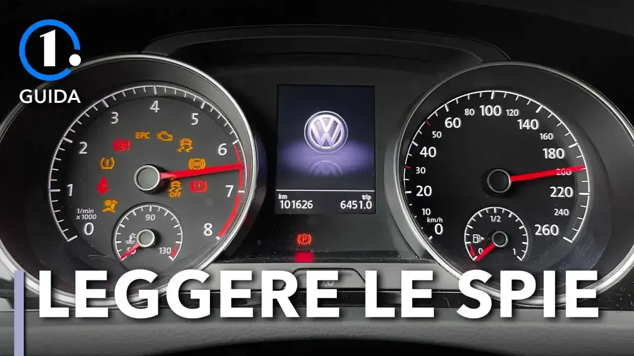 Cruscotto con spie accese, tra cui EPC e ABS. La scritta