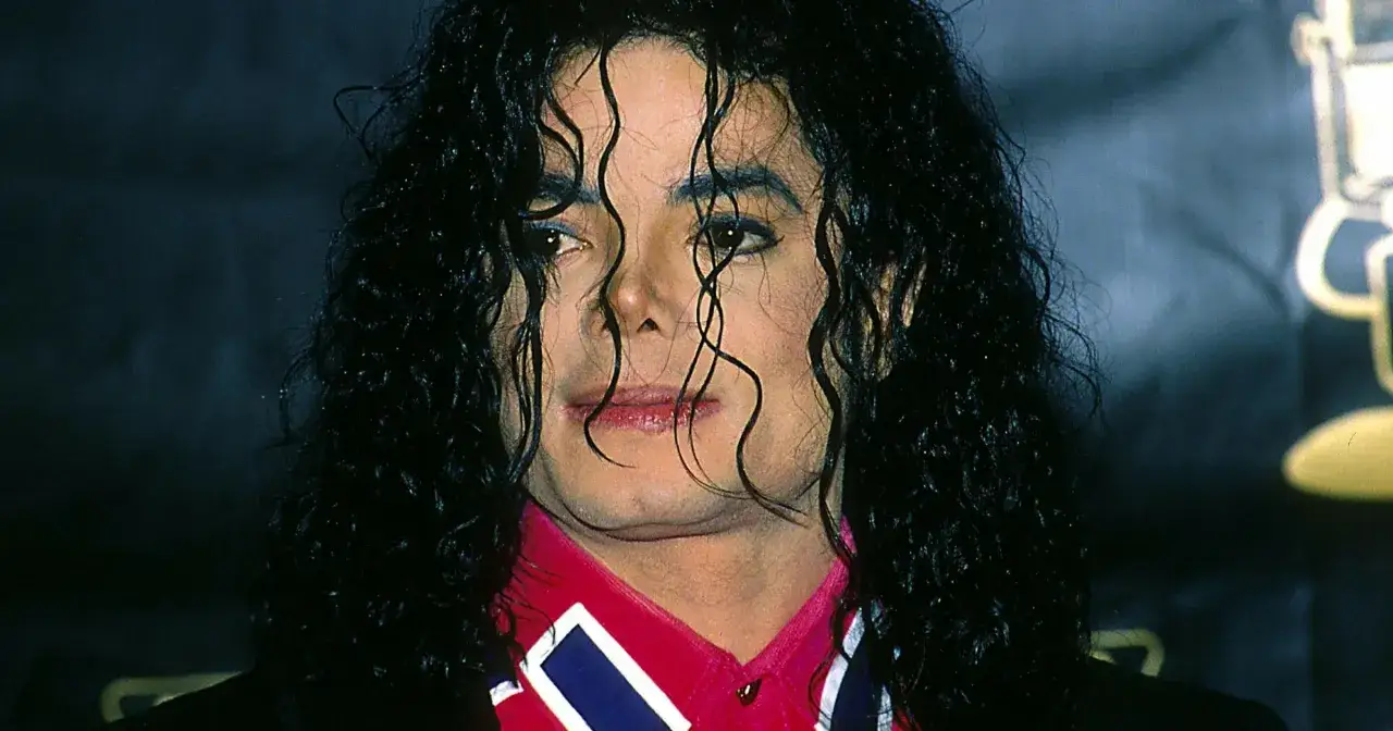 Michael Jackson, król popu, którego śmierć wciąż budzi pytania, jak zmarł Michael Jackson.