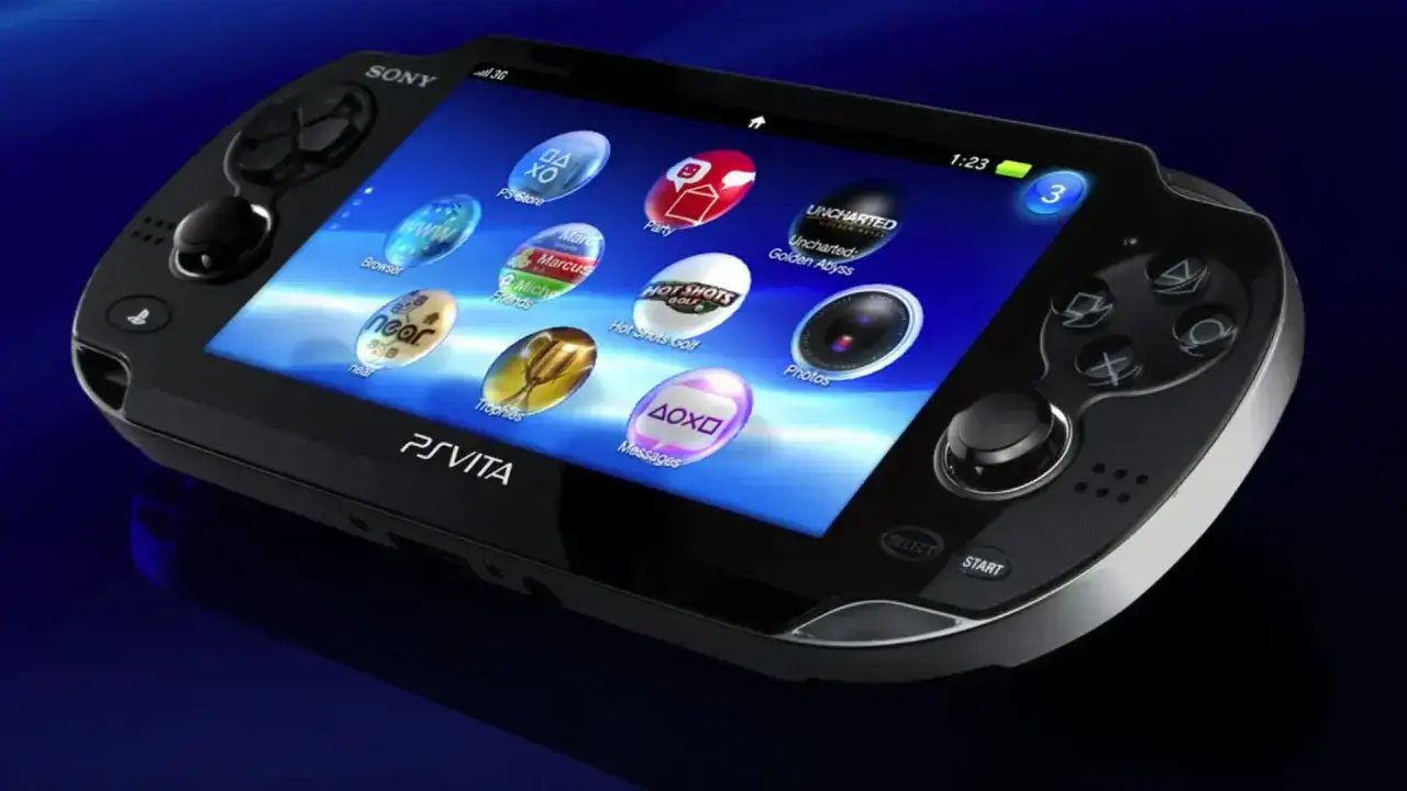 La PS Vita muestra iconos de juegos como Uncharted y Hot Shots Golf, recordándonos los mejores juegos PS Vita.