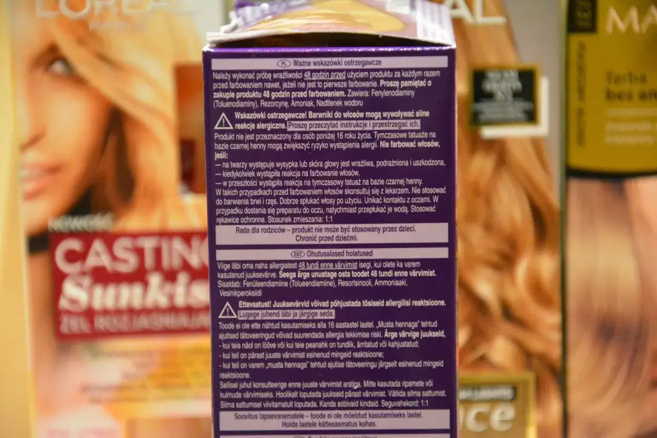 Czy można farbować włosy podczas okresu? Instrukcja na opakowaniu farby do włosów L'Oréal Casting Sunkissed nie zawiera informacji na ten temat.