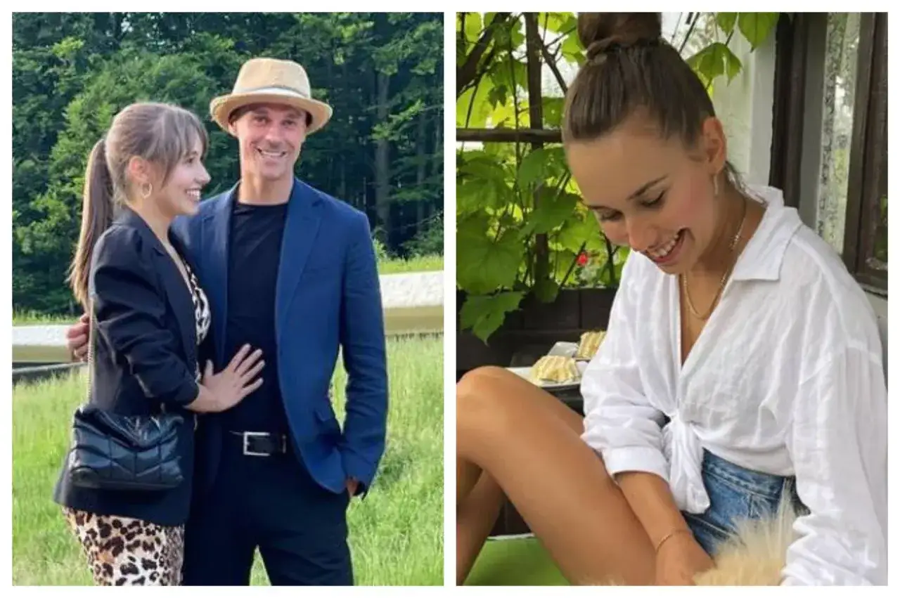 Piotr Żyła z partnerką, uśmiechnięci, w letnich stylizacjach. Ona w sukience w panterkę i marynarce, on w kapeluszu i granatowej marynarce.