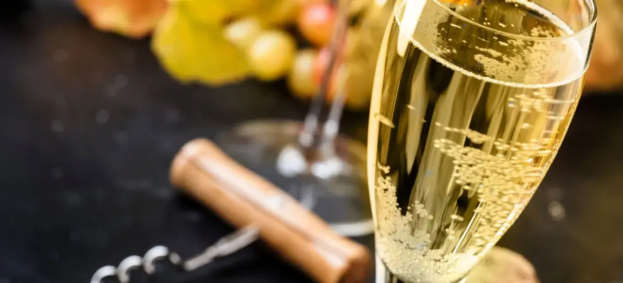 r&oacute;żnice szampan prosecco cava wina musujące
