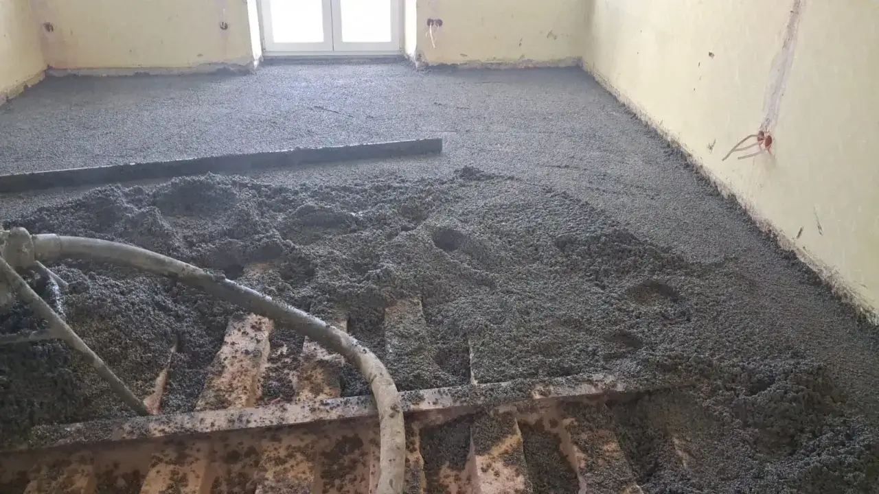 Wylewanie posadzki maszynowej. Dowiedz się, ile za metr posadzki maszynowej zapłacisz za taką pracę.