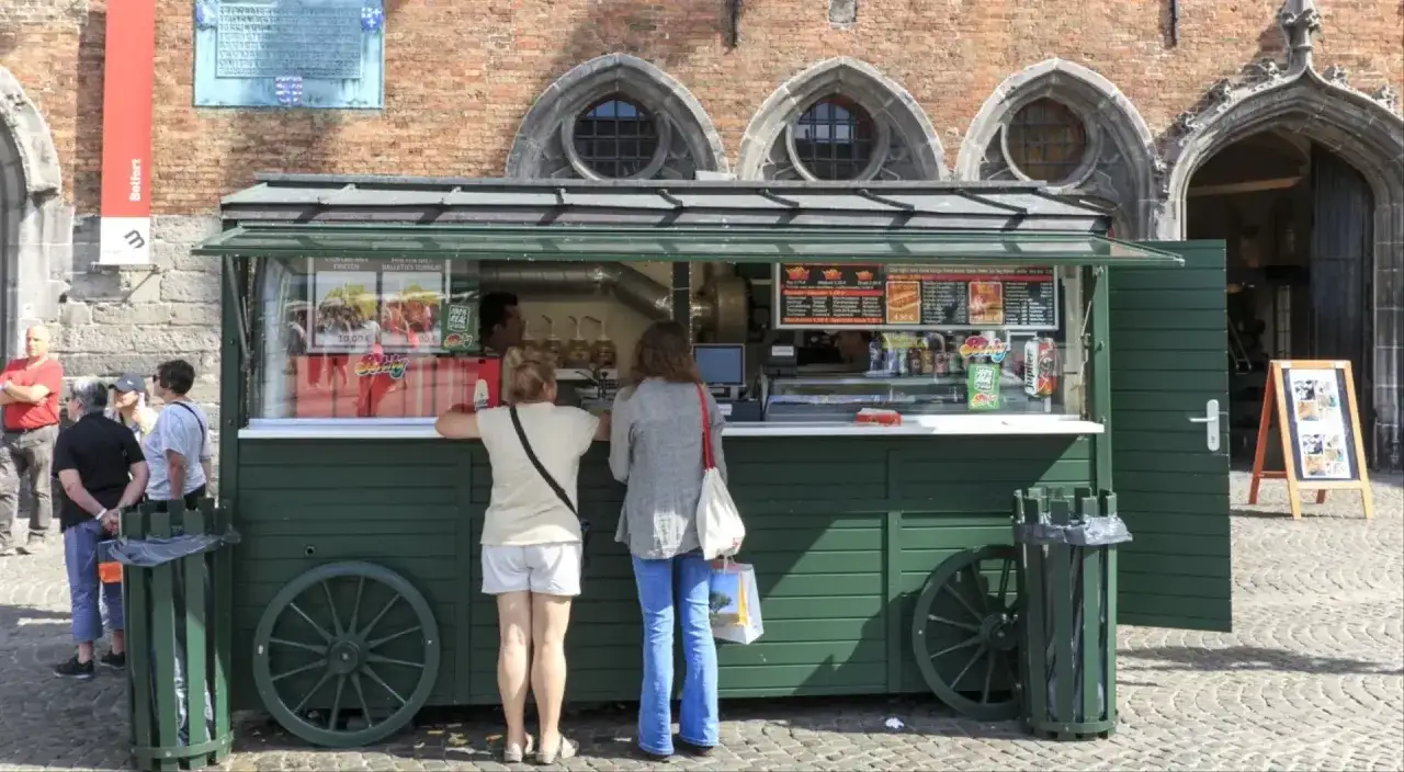 fritkot belgijska budka z frytkami