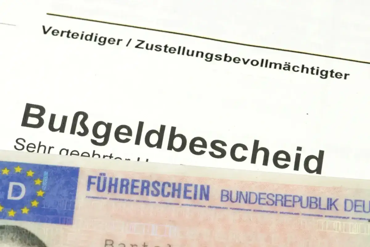 Bu&szlig;geldbescheid und F&uuml;hrerschein. Ein Dokument, das zeigt, wie man ein Fahrverbot umwandeln kann.