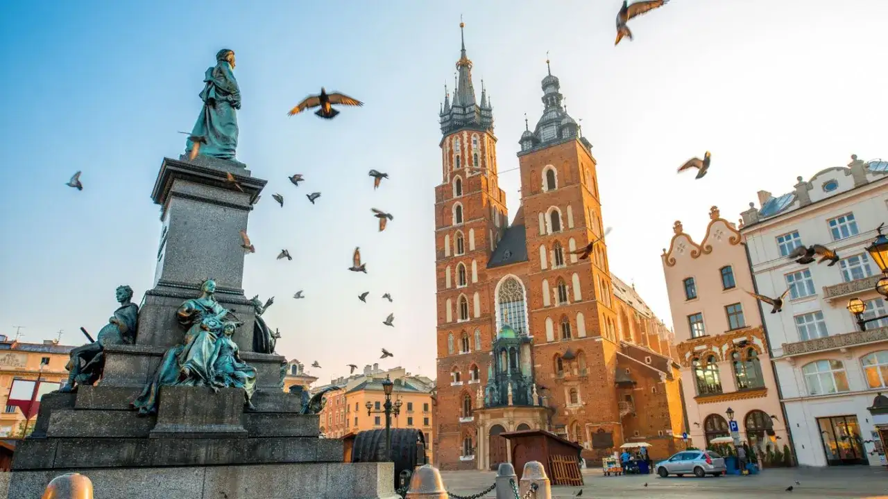 Ukryte koszty noclegu Kraków opłata klimatyczna parking