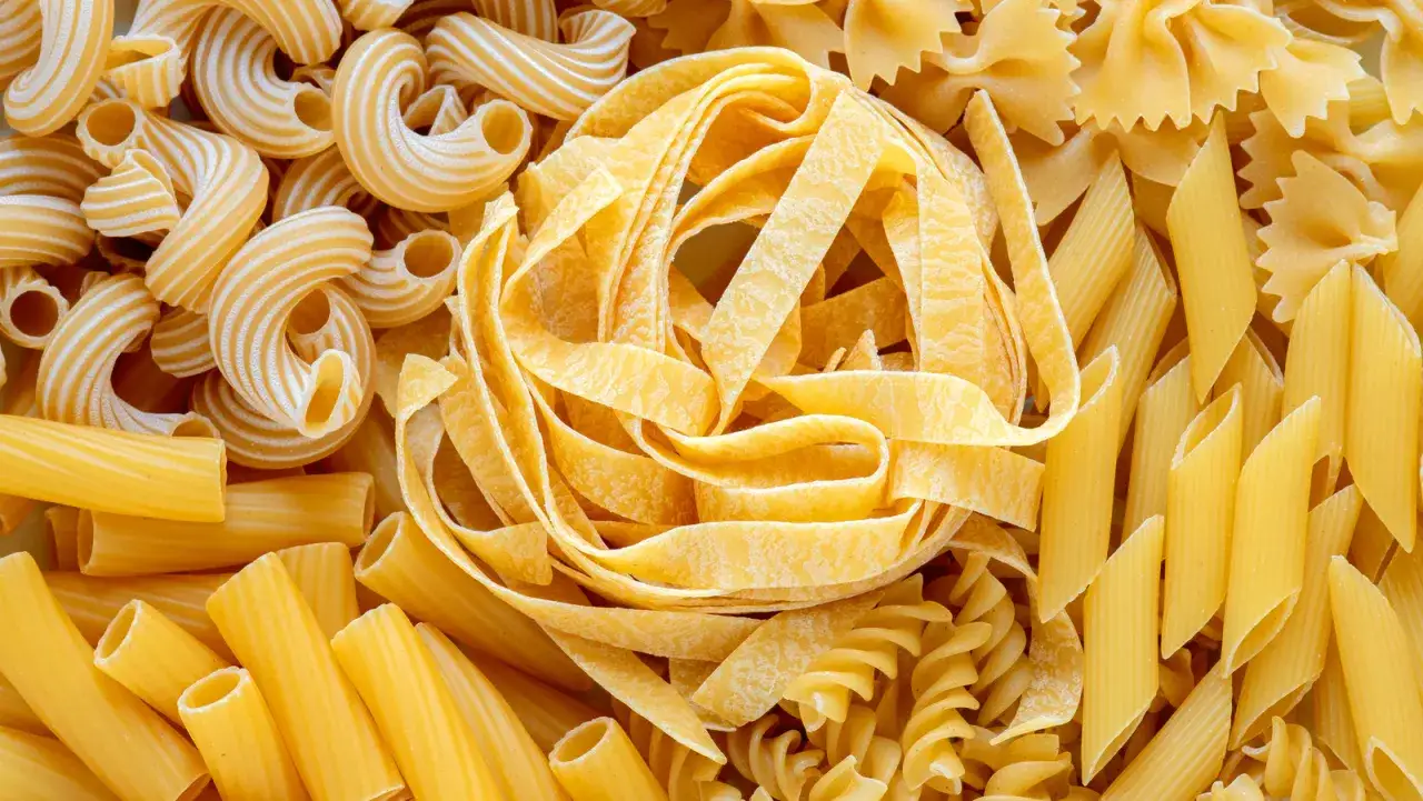 Różnorodne makarony: cavatappi, penne, farfalle, tagliatelle. Czy to wszystko z semoliny? Co to semolina?