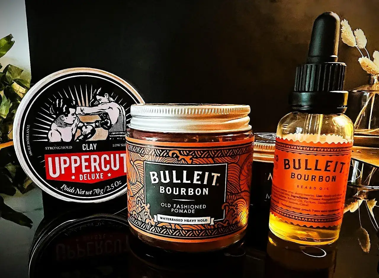 Zestaw kosmetyków do brody: pomada Bulleit Bourbon i olejek. Jakby bullfrog miał brodę, to by ich używał.