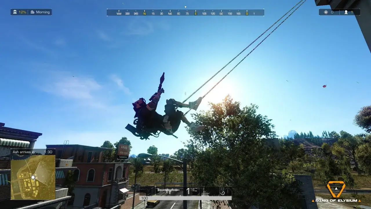 Gracz na huśtawce z wyrzutnią rakiet w ręku, w grze Ring of Elysium. Słońce świeci jasno na niebie.