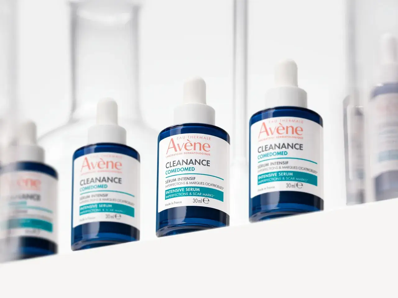 Serum Avene Cleanance Comedomed, idealny na trądzik hormonalny po 30. Skutecznie redukuje niedoskonałości i ślady po nich.