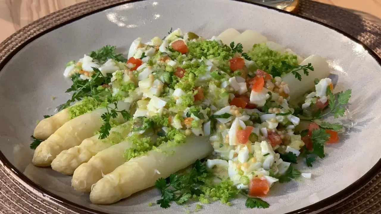 Frische Kr&auml;uter f&uuml;r Spargel
