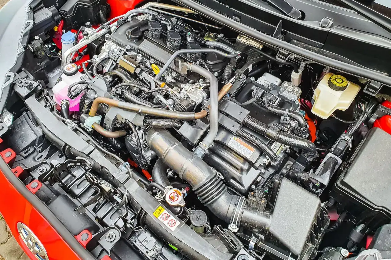 Silnik 1.5 VVT-i 125 KM. Opinie o jego pracy są pozytywne, ceniony za płynność i oszczędność.