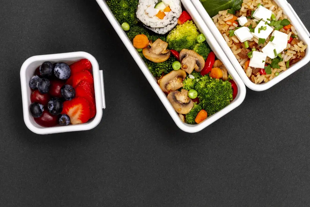 Zdjęcie Catering dietetyczny co to? Poznaj zalety i funkcje diety pudełkowej