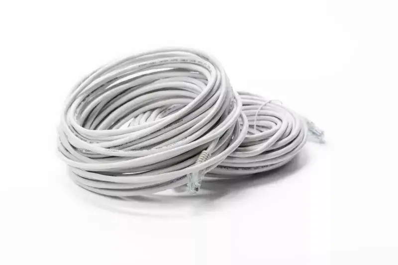Zdjęcie Jak podłączyć internet przez kabel do laptopa - proste kroki i porady