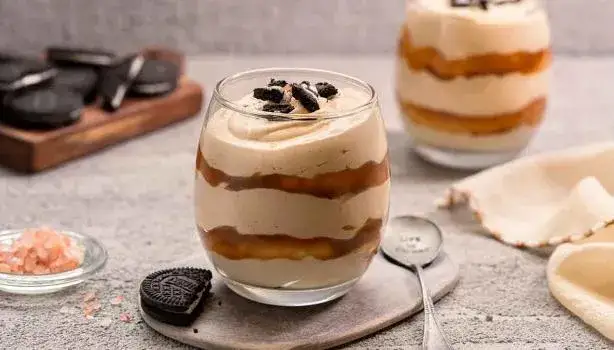 postres en vasitos individuales elegantes