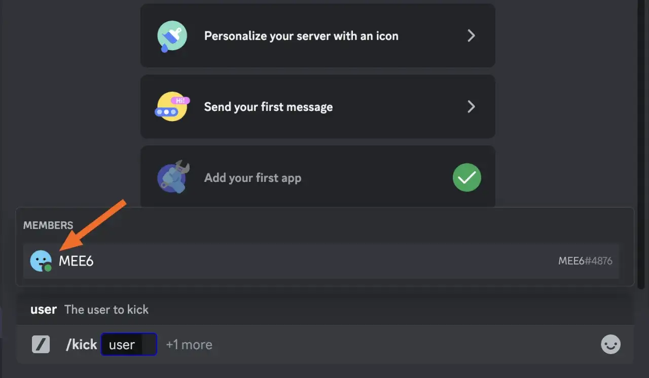 Jak dodać bota muzycznego na DC? Widok listy członków serwera Discord z botem MEE6.
