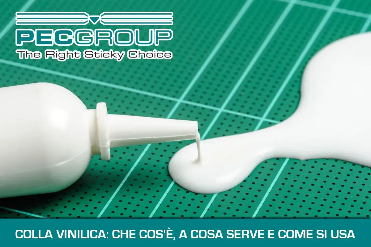 Colla vinilica: che cos'è? Un flacone bianco eroga una colla densa su un tappetino verde, pronta per incollare.