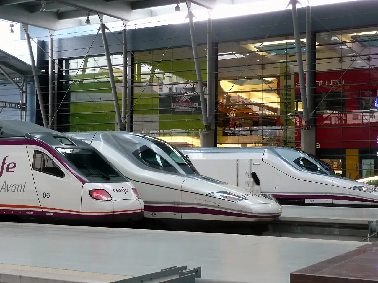 Trenes Renfe Avant listos para el viaje de Madrid a M&aacute;laga.