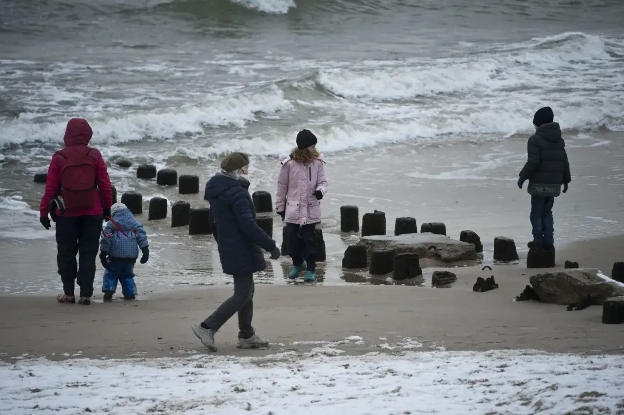 Kołobrzeg plaża zimą pogoda