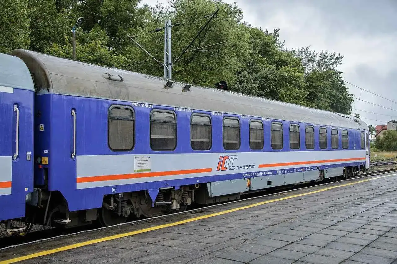 Wagon sypialny PKP Intercity. Dowiedz się, jak kupić bilet na wagon sypialny i podróżuj komfortowo.