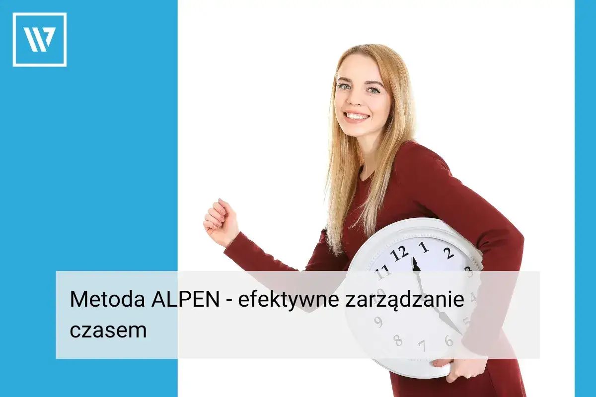 Uśmiechnięta kobieta biegnie z zegarem, symbolizując efektywne zarządzanie czasem dzięki metodzie ALPEN.
