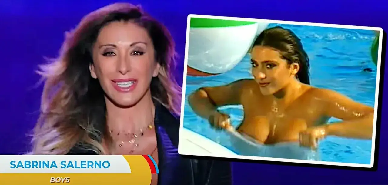 Sabrina Salerno w basenie, w tle widać fragmenty piłki plażowej. Piosenka 
