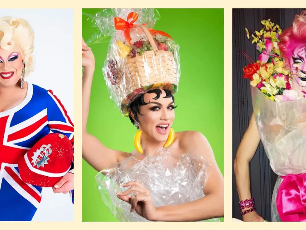 Trzy drag queens w ekstrawaganckich strojach. Jedna w stroju z flagą Wielkiej Brytanii, druga z koszykiem owoców na głowie, trzecia z bukietem kwiatów.