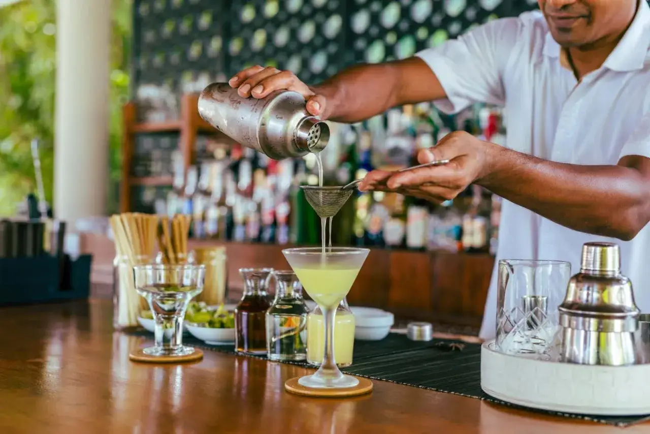 Malediwy resort bar drinki