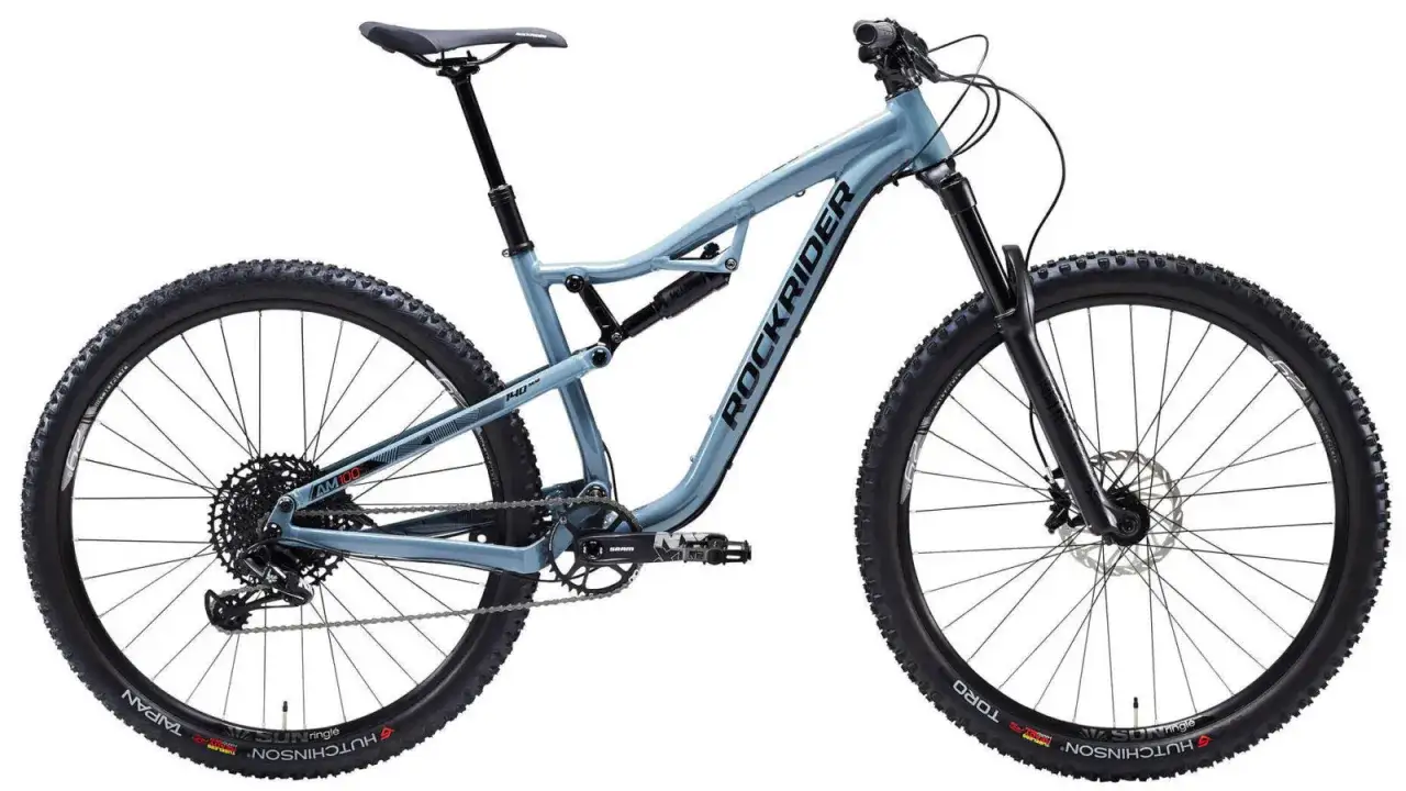 Rockrider AM100 - jeden z rodzajów rowerów MTB, z pełnym zawieszeniem, idealny na górskie trasy.