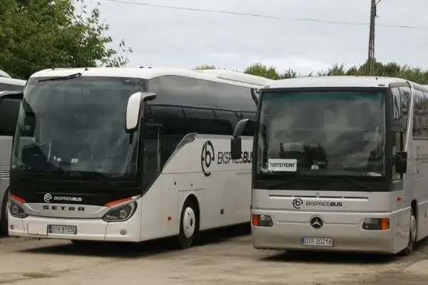 Autobus PKS nad morzem