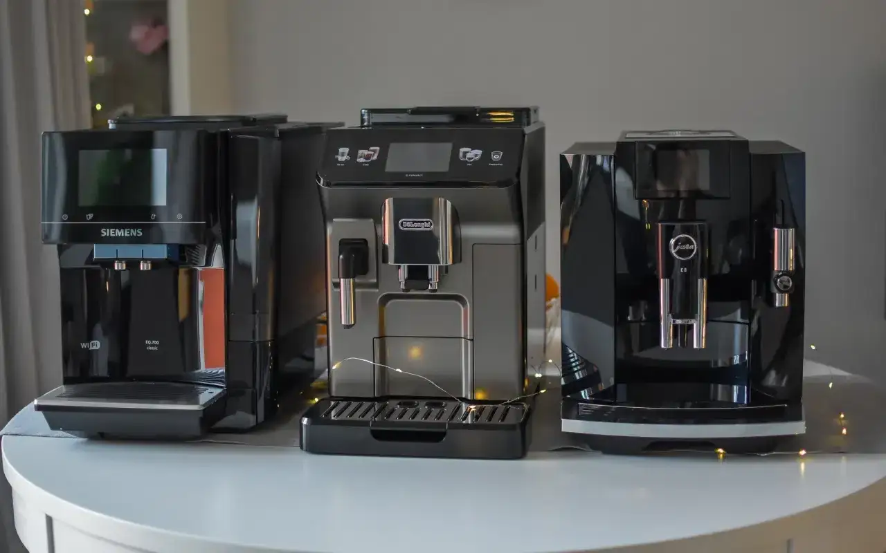Trzy ekspresy do kawy: Siemens, DeLonghi i Jura. Jaki ekspres Jura do domu wybrać?