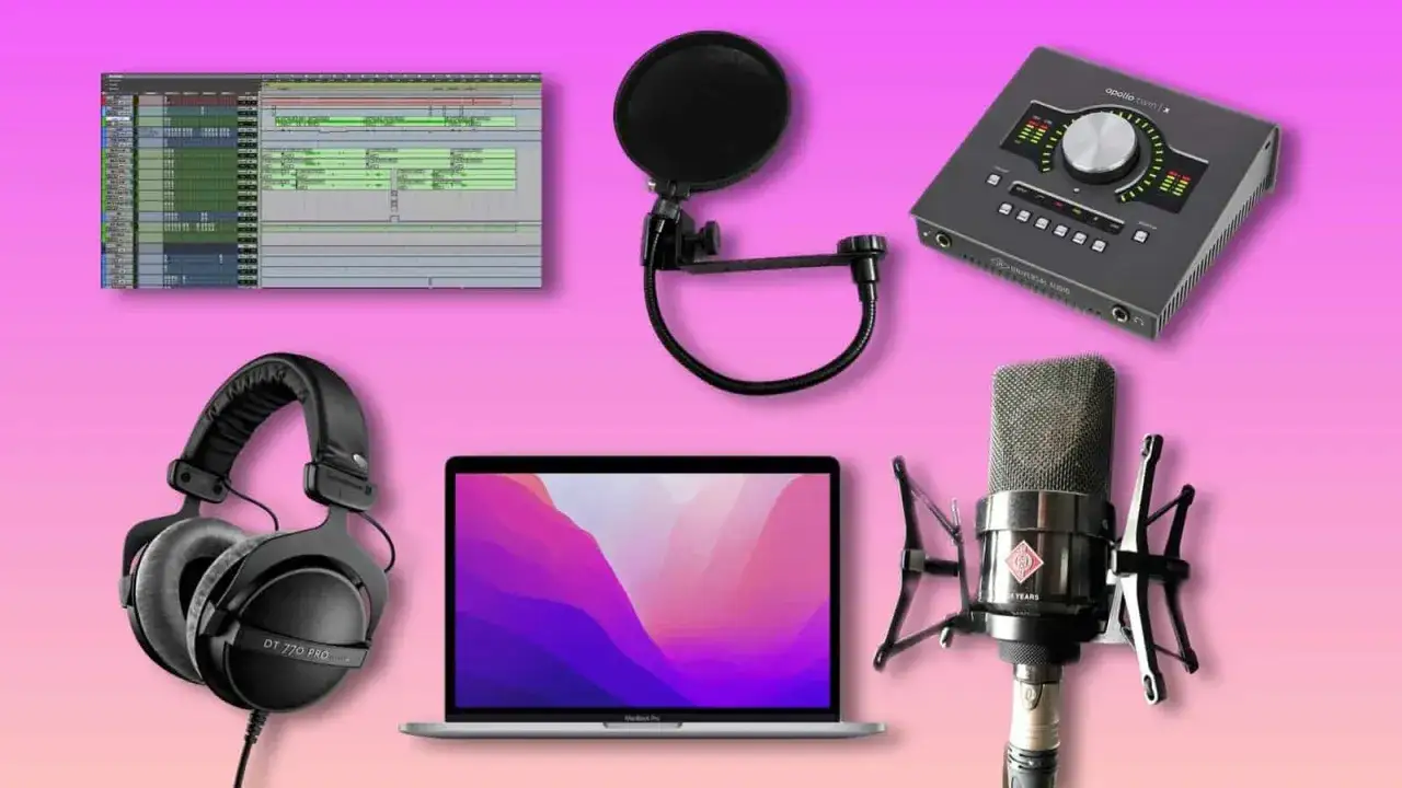 Profesjonalny zestaw do nagrywania wokalu: mikrofon, słuchawki, interfejs audio, laptop z programem DAW i pop filtr.