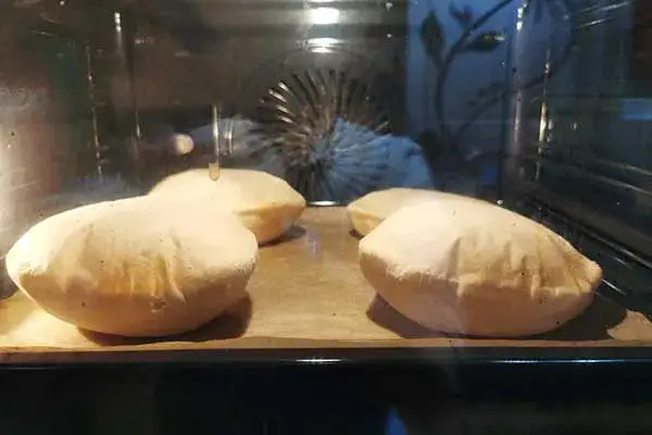 domowe ciasto na pita wyrabianie