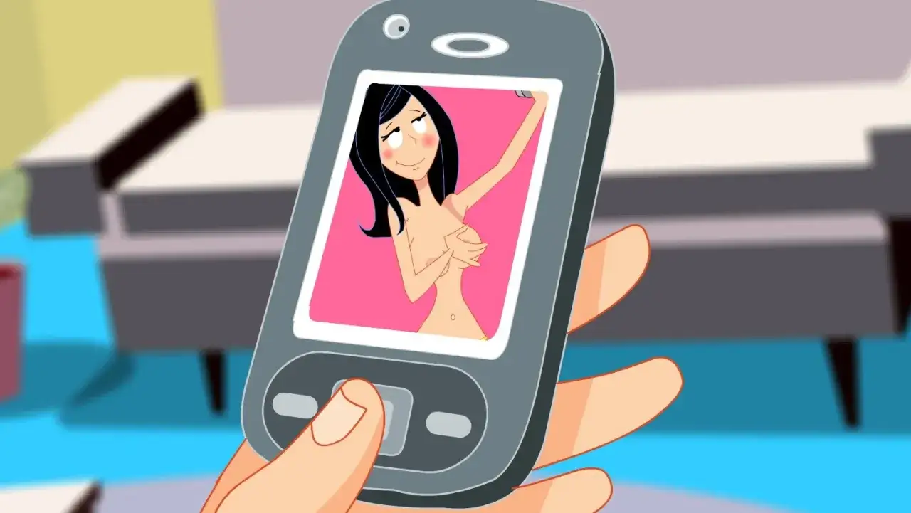 Una ragazza fa un selfie audace sul telefono, forse per esplorare il sexting perché si fa, per gioco o per connessione.