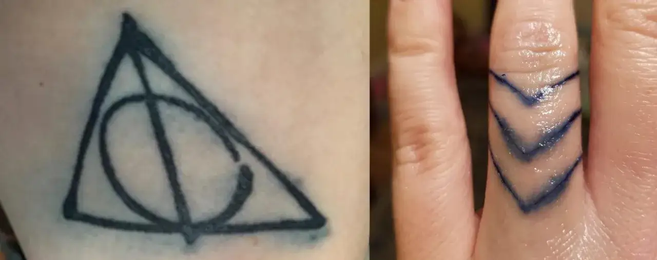 Symbole de la Mort sur un bras, et chevrons bleus sur un doigt. Le tatouage piqu&eacute; trop profond sur le doigt semble encore frais.