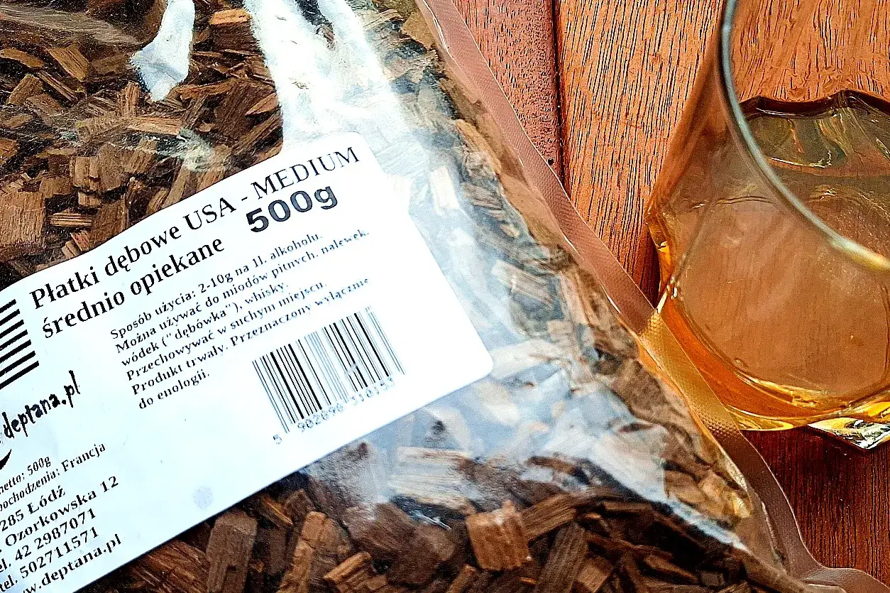 Płatki dębowe do leżakowania wódki à la starka. Idealne do domowej produkcji trunków.